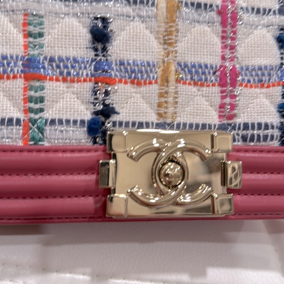 Chanel Boy Bag Small pink Leather with Tweed and champagne HDW. in pristine cond - Picture 2 of 10